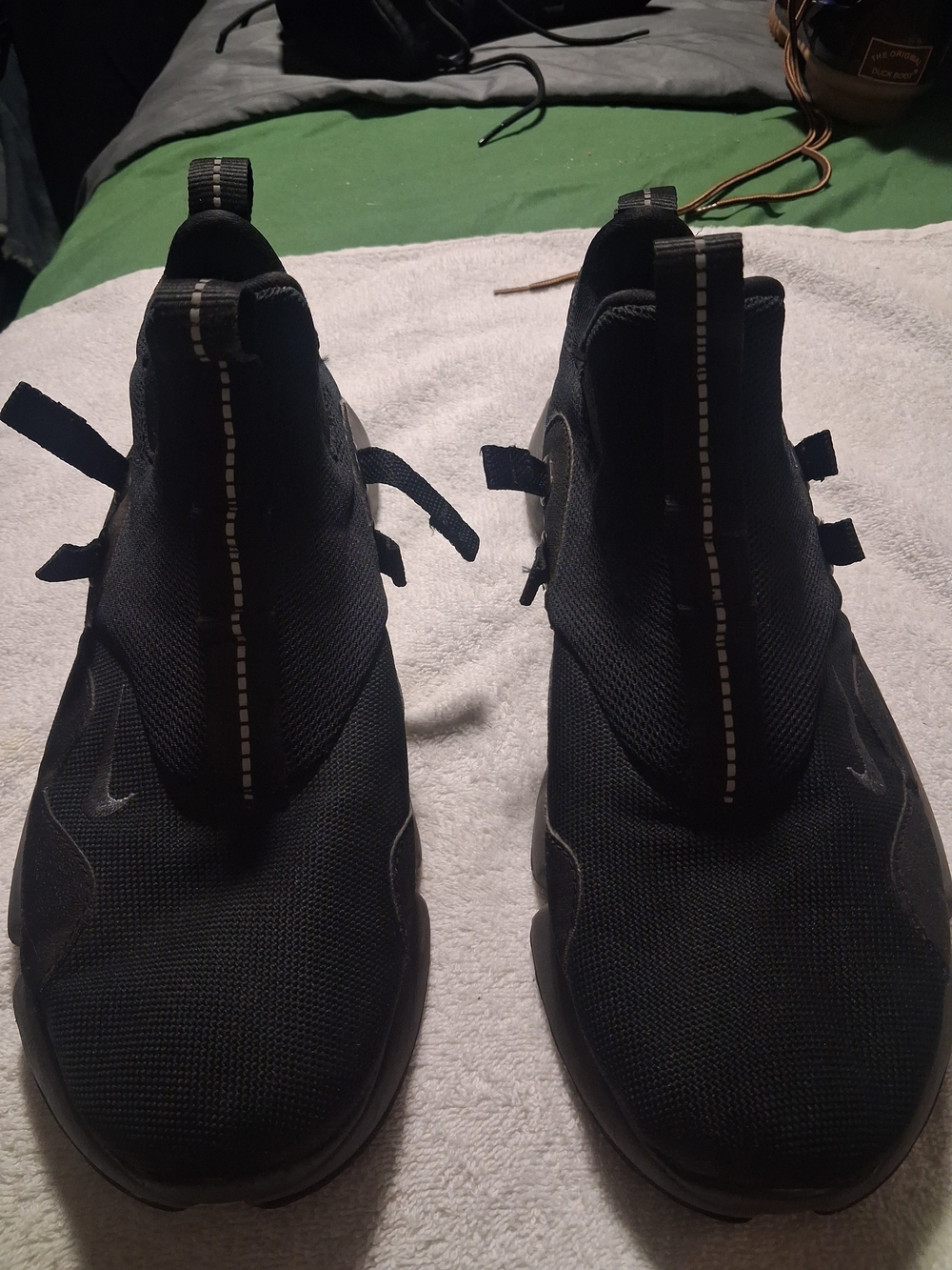 Men's Black Slip-On Athletic Sneakers Size 9